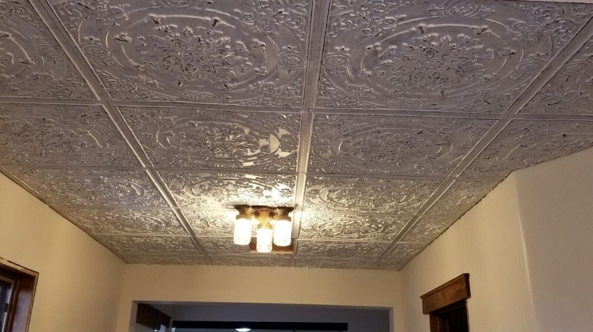 Best Tin Ceiling Tile Designs for Vintage-Inspired Home Décor 1 Best Tin Ceiling Tile Designs for Vintage-Inspired Home Décor